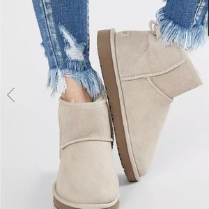 Ugg Classic Mini Boots sz 8